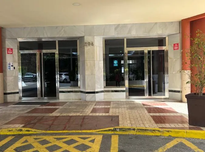 Tropical Con Piscina Cerca De La Playa