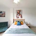 Tropical Con Piscina Cerca De La Playa Apartment