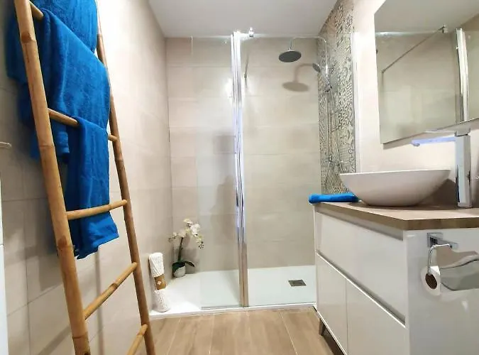 Apartamento Tropical Y , Contemporáneo Cerca De La Playa!