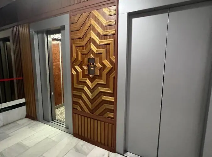 Tropical Y , Contemporáneo Cerca De La Playa! Apartamento