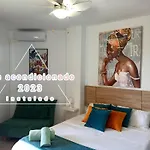 Tropical Con Piscina Cerca De La Playa